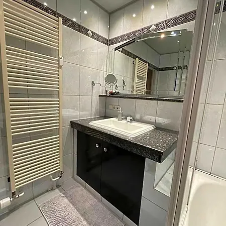 Parkplaetze, Einzelbetten, 2 Tvs, Balkon, Terrasse, Fast Wi-fi Bis Zu 1000 Mbit, Homeoffice فندق